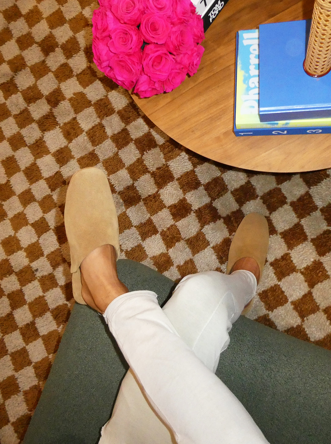 slippers_b7dbe515-076f-481e-9da5-1b6b432b24d2.jpg
